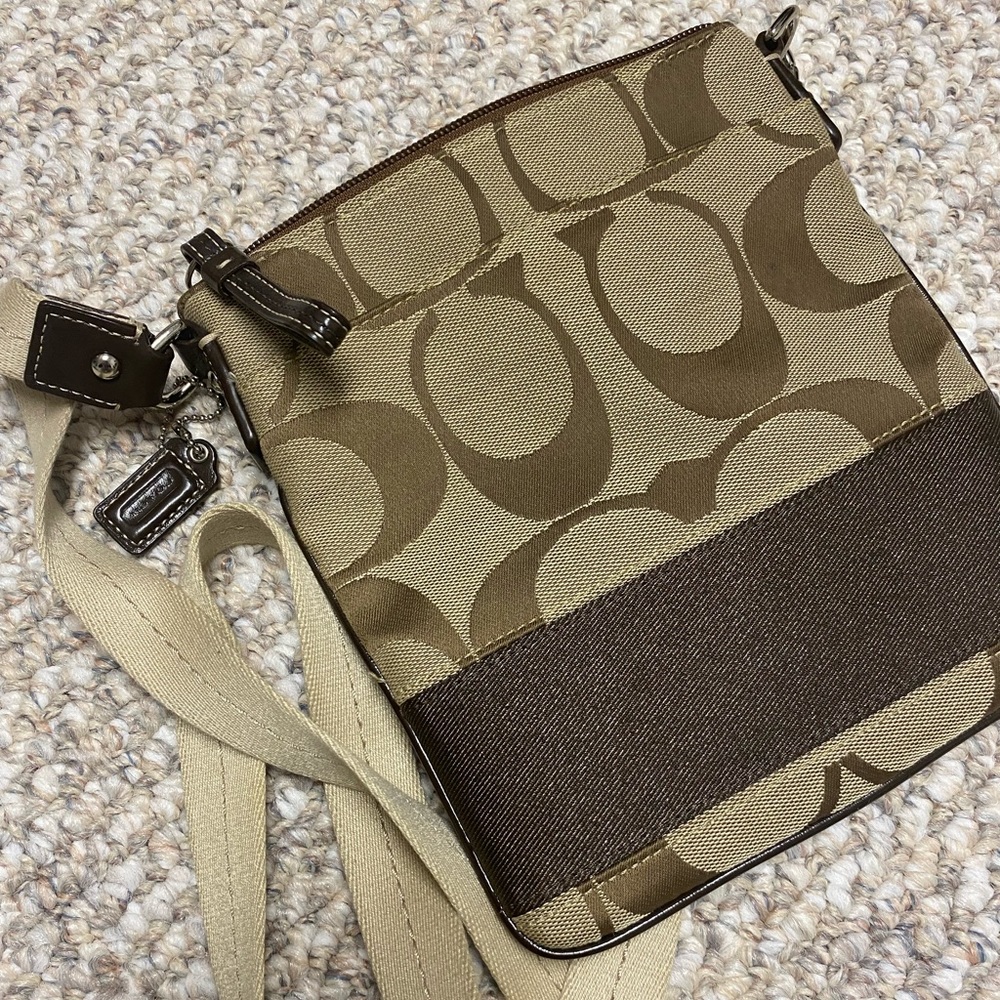 Coach Crossbody Monogram Brown Canvas, great condition in classic brown/beige